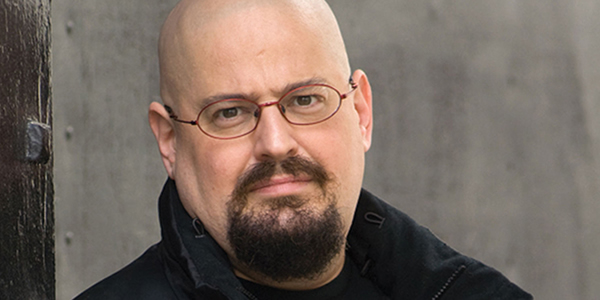 L'autore di fantascienza Charles Stross